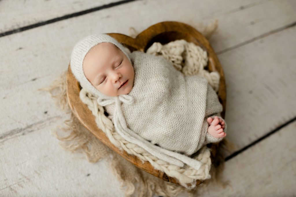 baby in a heart bowl springville photographer

